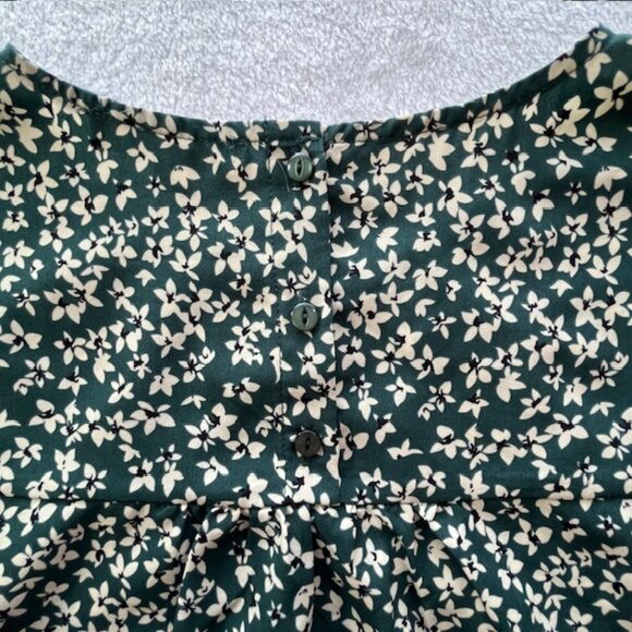 Monday Fun Hunter Green & Cream Mini Floral Popover Top with Cap Sleeves- Size L - Picture 6 of 8